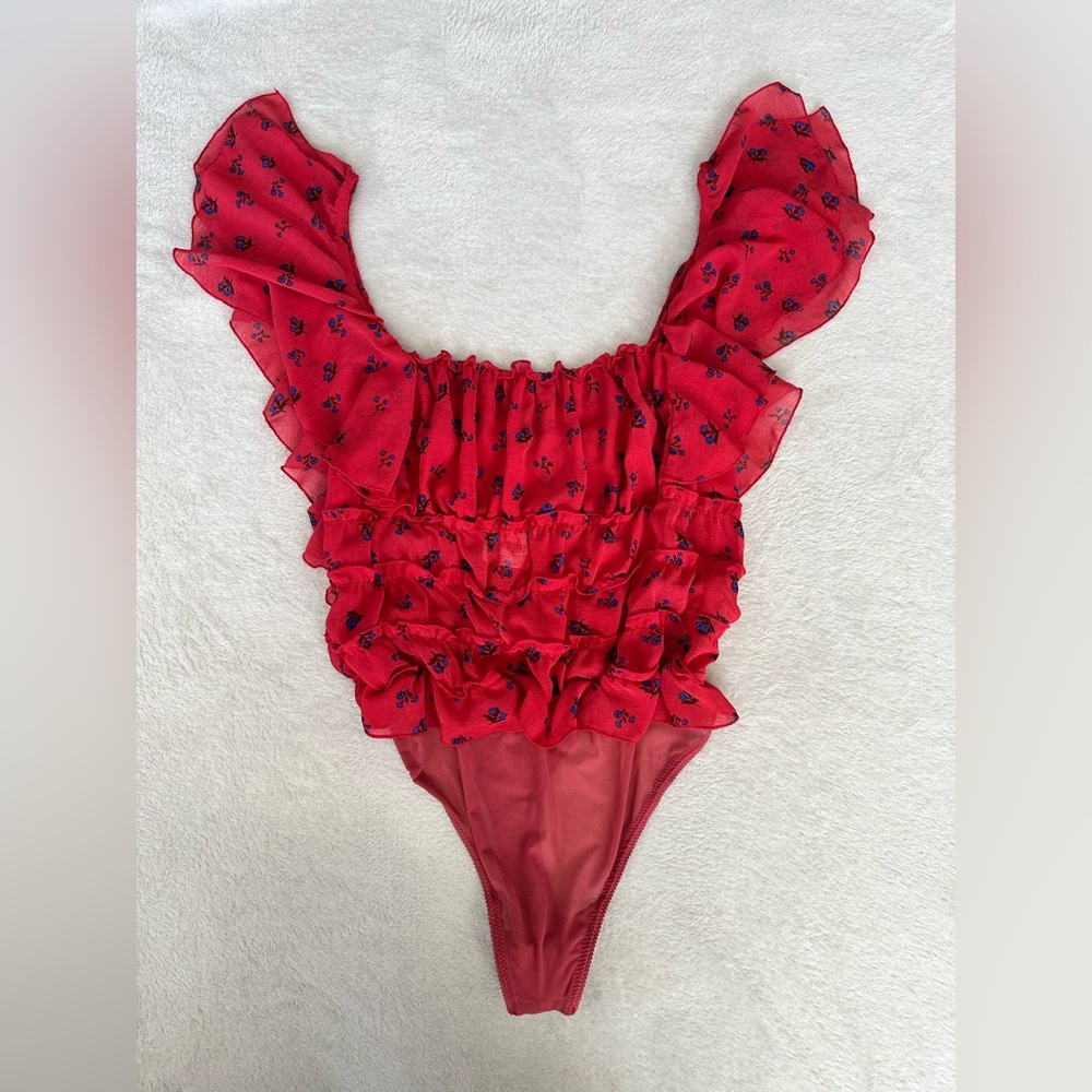 Intimately Free People Red Ruffle Bodysuit. Size M.  NWT￼